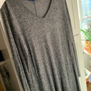 Apt. 9 Charcoal V-Neck Tunic Large Longer Sides Stretch!!